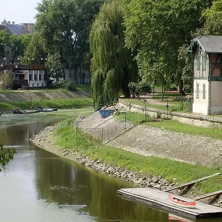 بيت شباب Maros غيور