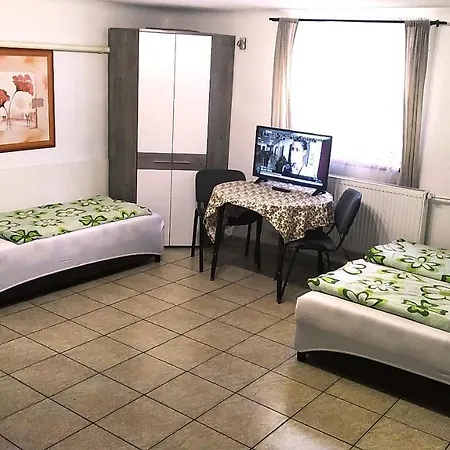 Maros Hostal Győr