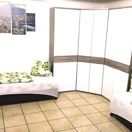 Hostal Maros *