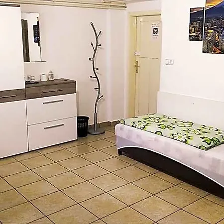 Hostal Maros *