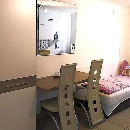 Maros Hostal *