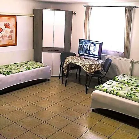 Maros Hostal *