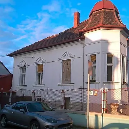Maros Hostal Győr